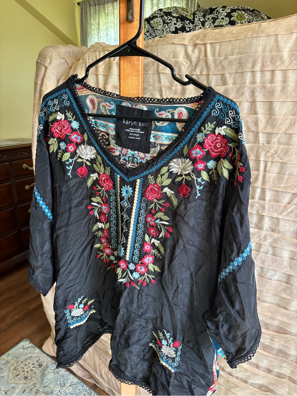Karyn SEO X-Large  Black Embroidered Floral V-Neck Top